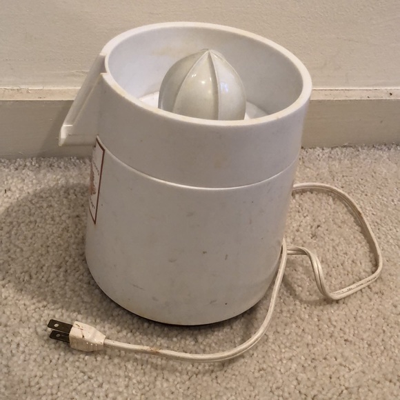 Country Kitchen Cooking -The Juicer -electric citrus juicer - Picture 11 of 12